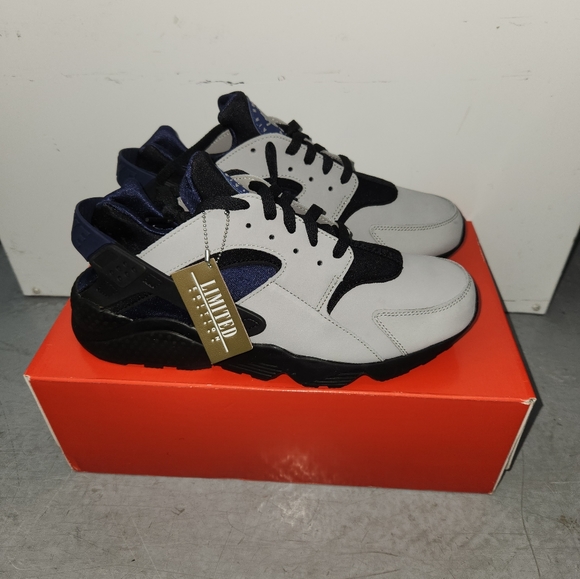 Nike Other - Nike Air Huarache LE